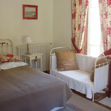 Bed & Breakfast Castel De La Pique 3*