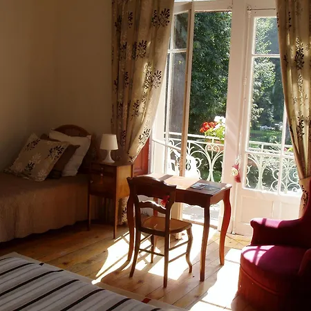 Castel De La Pique Bed and breakfast 3*