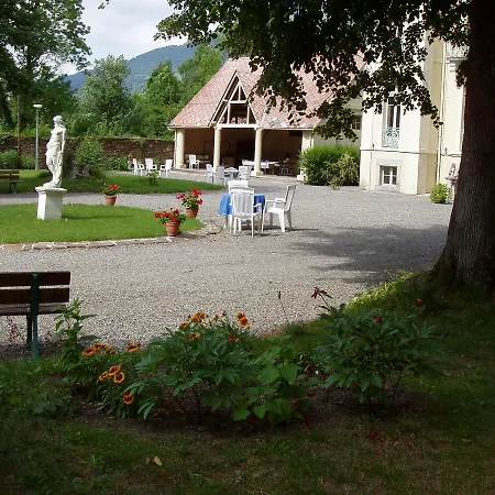 Castel De La Pique Bed & Breakfast