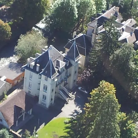 Castel De La Pique Bed and breakfast