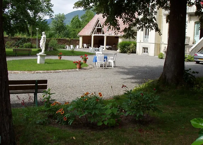 Castel De La Pique Bed & Breakfast